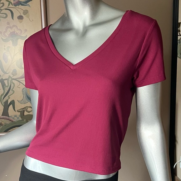 No Boundaries Medium V Neck Crop Top Robbed T Shirt Berry Pink Stretchy Tee - Picture 3 of 10